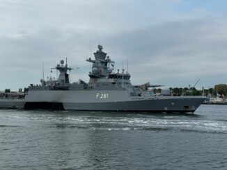 Die Korvette "Magdeburg" läuft zum Ostseemanöver Baltops aus.