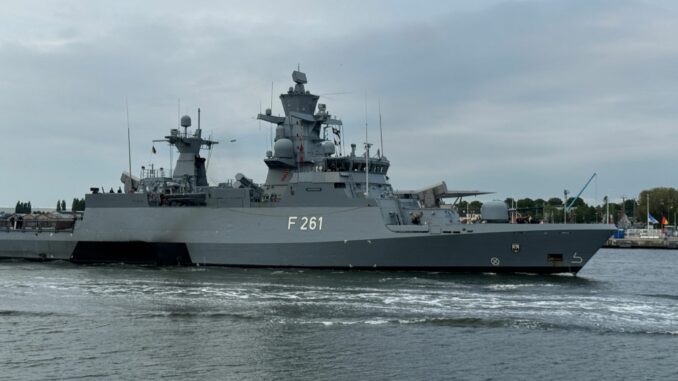 Nato-Manöver Baltops in der Ostsee Die Korvette "Magdeburg" läuft zum Ostseemanöver Baltops aus.