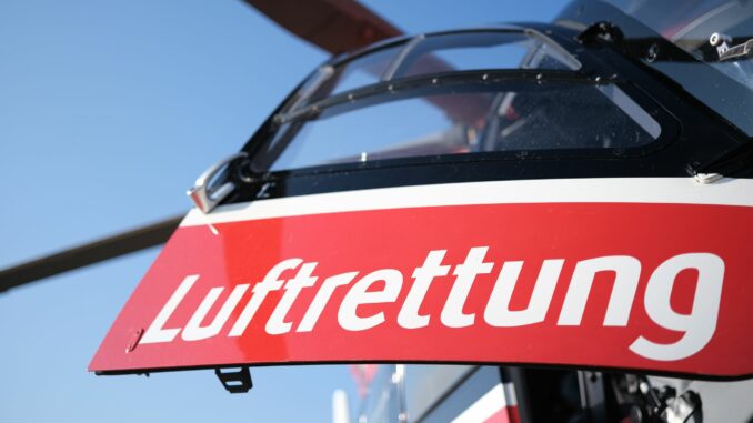 Rettungshubschrauber Deutsche Luftrettung DRF Ein Rettungshubschrauber brachte die verletzte Rennradfahrerin in ein Krankenhaus. (Symbolbild)