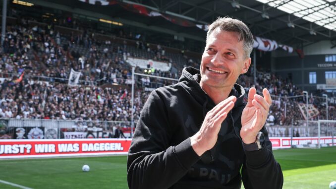 Trainer Alexander Blessin vom FC St. Pauli Trainer Alexander Blessin freut sich auf St.-Pauli-Zugang Ricky-Jade Jones.
