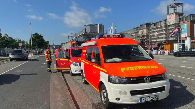 Feuerwehrsuche nach Person in Kiel Die Feuerwehr hat im Kieler Hafen nach einem Obdachlosen gesucht.