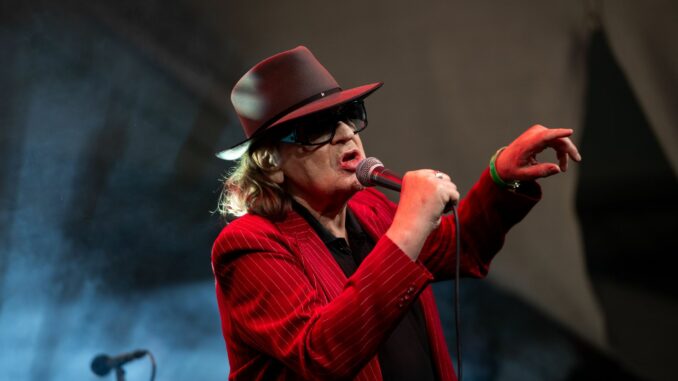 Udo Lindenberg ist gegen Krieg Eigentlich ist Udo Lindenberg gegen Krieg jeder Art, also Pazifist. Doch in diesen Zeiten sei eine Aufrüstung Deutschlands trotzdem nötig, findet er.
