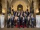 Teilnehmer der Hamburger Nachhaltigkeitskonferenz im vergangenen Jahr stehen für ein Gruppenbild im Rathaus zusammen. (Archivbild)