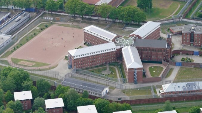 JVA Fuhlsbüttel Wer seine Geldstrafe nicht bezahlt, soll in Hamburg wieder zur Verbüßung einer Ersatzfreiheitsstrafe inhaftiert werden (Archivbild).