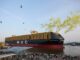 Feuerwerkskörper explodieren über dem Containerschiff «MSC Germany».