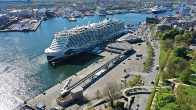 Kreuzfahrtschiff «AIDAnova» in Kiel Unter anderem die «AIDAnova» wird in Kürze erneut in der Landeshauptstadt erwartet. (Archivbild)