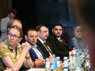 Schulbehörde und Religionsgemeinschaften werben für ein respektvolles Miteinander in Hamburger Schulen und Kitas.