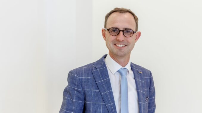 Minister Dirk Schrödter Im Fokus steht laut Dirk Schrödter der Jugendschutz. (Archivbild)