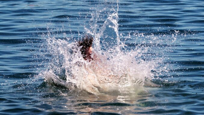 Der Sommer startet durch Auch im Norden wird es in den kommenden Tag richtig heiß - da hilft nur Abkühlung. (Symbolbild)