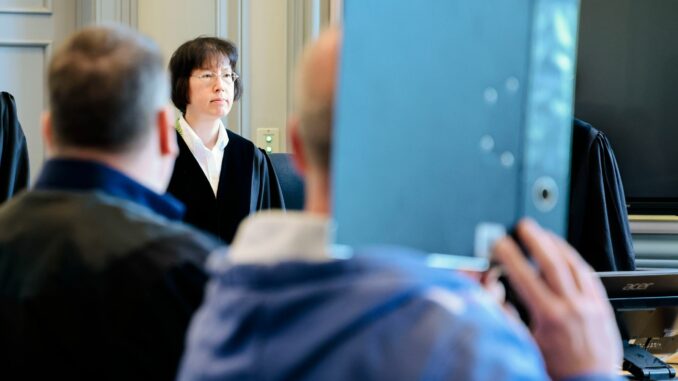 Prozess wegen Doppelmord in Kiel Die Vorsitzende Richterin Irina Tsukida verhandelt wegen eines zweifachen Mordes in Schackendorf.