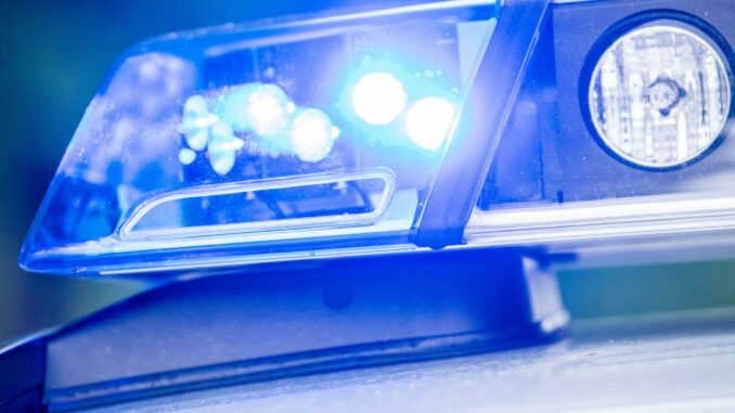 Polizei Blaulicht Der verletzte 28-Jährige kam ins Krankenhaus. (Symbolbild)