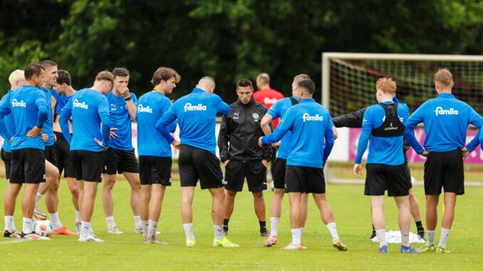 Holstein Kiel Ist schon mitten in der Vorbereitung: die Mannschaft von Holstein Kiel.