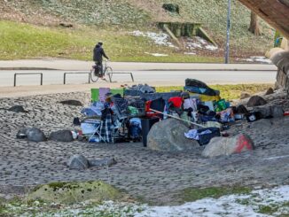 Mit einem neuen Konzept will die Hamburger Sozialbehörde mehr obdachlose Menschen von der Straße holen. (Archivbild)