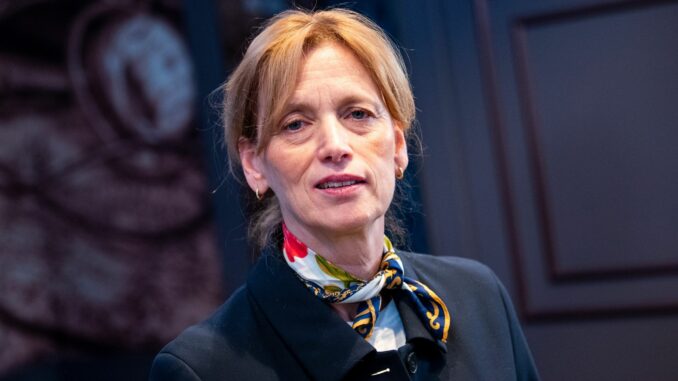 Bundesfamilienministerin Karin Prien (CDU) Bundesfamilienministerin Karin Prien (CDU) hat den mutmaßlich antisemitischen Vorfall gegen Hamburgs Antisemitismusbeauftragte Stefan Hensel scharf verurteilt. (Archivbild)