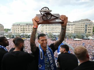 Noch im Mai als HSV-Aufstiegsheld gefeiert, jetzt fehlt er: Torjäger Davie Selke