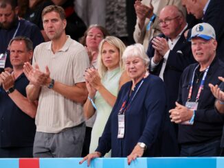 Auch Dirk Nowitzki war beim zweiten deutschen Gruppenspiel wieder in der Halle.