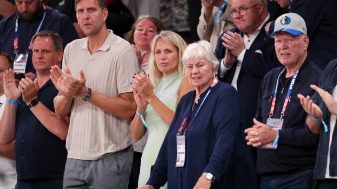 Schweden - Großbritannien Auch Dirk Nowitzki war beim zweiten deutschen Gruppenspiel wieder in der Halle.