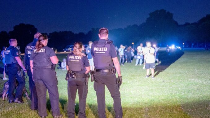 Ein 19 Jahre alter Tatverdächtiger wurde festgenommen. 