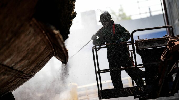 Arbeiten in einer Werft In der EU gelten bereits strengere Regeln fürs Schiffsrecycling, mit der Konvention wird jetzt international ein Standard festgelegt.