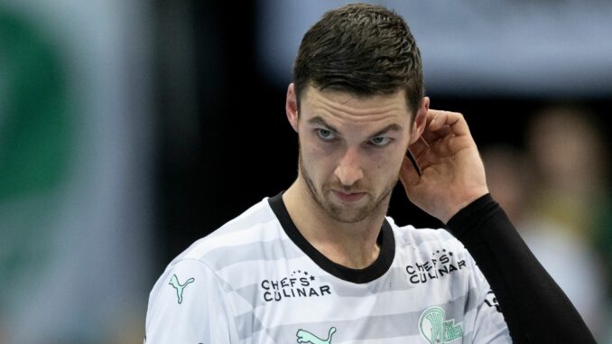 Hendrik Pekeler vom THW Kiel Hendrik Pekeler ist an der verletzten Achillessehne operiert worden.