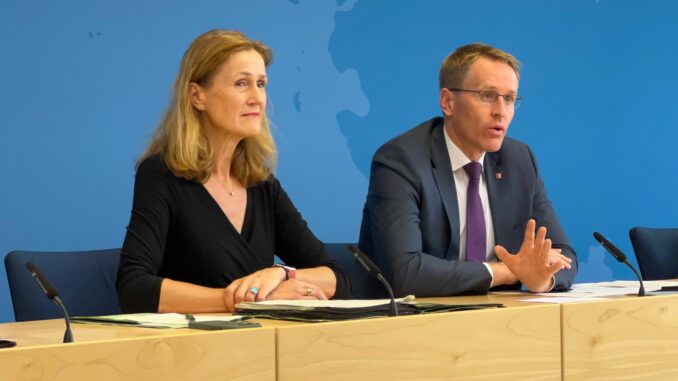 Finanzministerin Schneider und Ministerpräsident Günther Schwarz-Grün zeigt sich zufrieden mit der Einigung zwischen Bund und Ländern. «Das ist schon ein großartiger Erfolg», sagte Ministerpräsident Günther. (Archivbild)