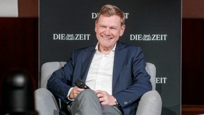 Lange Nacht der «Zeit» 2025 Der Job kostet viel Kraft, Auszeit findet Wadephul im Theater.