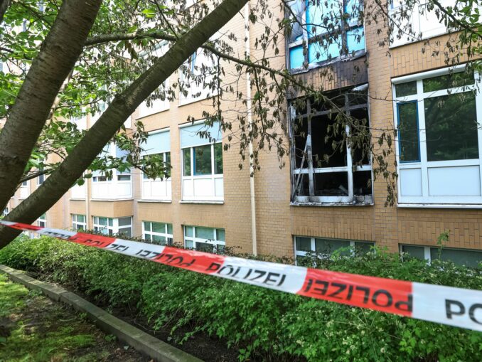 Die Klinik will eng mit den Behörden zusammenarbeiten, um den Brand aufzuklären.
