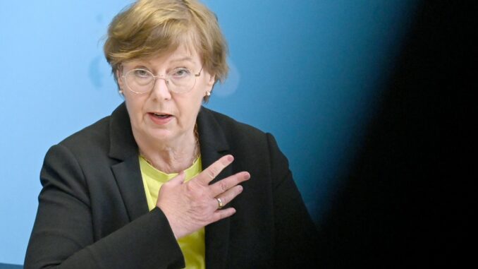 Verfassungsschutzbericht Schleswig-Holstein Innenministerin Sabine Sütterlin-Waack sorgen die Aktivitäten von Extremisten auf Plattformen wie Tiktok und Instagram.