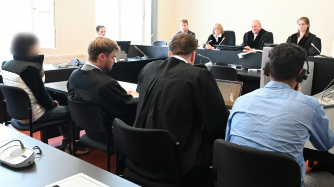 Prozess um Messerstiche am Jungfernstieg - Urteil erwartet Das Gericht verurteilt die Angeklagten wegen gefährlicher Körperverletzung, aber nicht wegen versuchten Totschlags, wie es die Staatsanwaltschaft wollte.