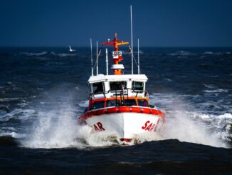 Seenotretter waren am Pfingstsonntag bei einer Regatta auf der Kieler Förde im Einsatz. (Symbolbild)