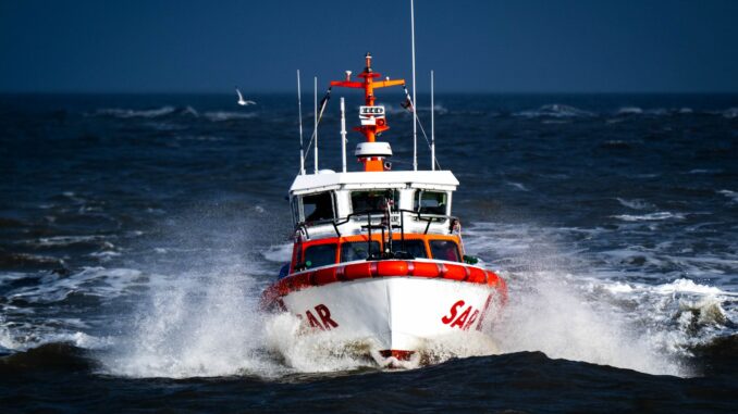 Ein Boot der Seenotretter. Seenotretter waren am Pfingstsonntag bei einer Regatta auf der Kieler Förde im Einsatz. (Symbolbild)