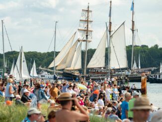 Während der Kieler Woche wird voll in der Stadt - und der ÖPNV ist stark frequentiert.