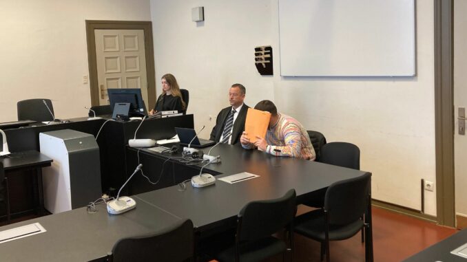 Prozess um tödliche Schüsse in Hamburg-Billstedt Die Staatsanwaltschaft wirft dem 20-jährigen Angeklagten Totschlag, versuchten Totschlag und gefährliche Körperverletzung vor.