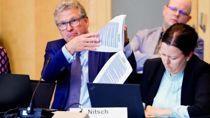 Kieler Untersuchungsausschuss zu Batteriefabrik Northvolt Die Landesregierung und die Oppositionsparteien haben laut Bernd Buchholz wiederholt unterschiedliche Auffassungen über die Schwärzung bestimmter Aktenpassagen. (Archivbild)