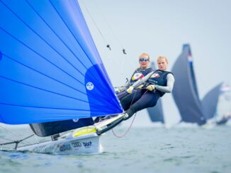 Die Seglerinnen Marla Bergmann und Hanna Wille bei der Kieler Woche.