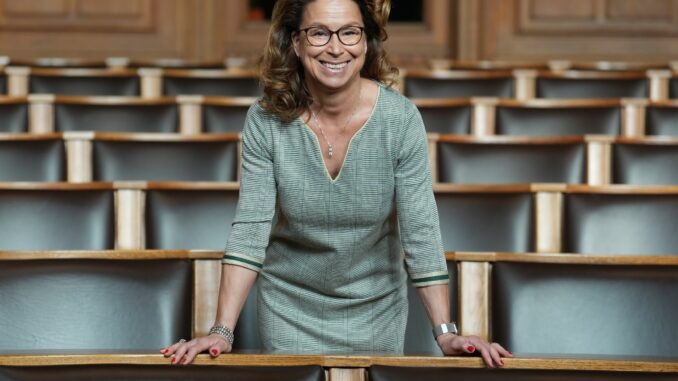 Bürgerschaftspräsidentin Carola Veit Bürgerschaftspräsidentin Carola Veit ist nach einem Zwangsaufenthalt in Tel Aviv wegen der israelisch-iranischen Kämpfe nach Hamburg zurückgekehrt. (Archivbild)