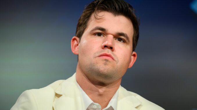 Magnus Carlsen Schachstar Magnus Carlsen spielt weiter für den FC St. Pauli.