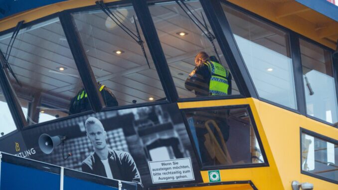 Die Staatsanwaltschaft ermittelt gegen die Schiffsführerin der Fähre, die im Januar dieses Jahres in einen Unfall mit zwölf Verletzten verwickelt war. (Archivfoto)