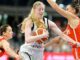 Frieda Bühner (M) und die deutschen Basketballerinnen würden sich über einen Besuch von Dirk Nowitzki freuen.