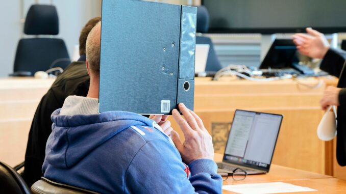 Prozess wegen Doppelmord in Kiel Ein 53-Jähriger muss sich in Kiel für den Doppelmord verantworten.