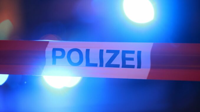 Mann nachts von vier Männern lebensgefährlich verletzt Mitten in der Nacht eskalierte ein Streit zwischen Nachbarn – die Polizei ermittelt wegen gefährlicher Körperverletzung. (Symbolbild)