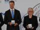 Monika Schnitzer und Gabrielius Landsbergis nahmen im Landeshaus den Weltwirtschaftlichen Preis entgegen.