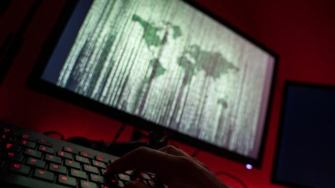 Fall White Tiger Mord, versuchter Mord, sexuellen Missbrauch - mehr als 120 Taten soll der Verdächtige unter dem Pseudonym "White Tiger" im Internet begangen haben.