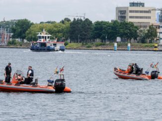 Von einer Bombenentschärfung in Kiel war auch der Schiffsverkehr betroffen.