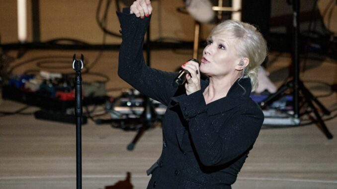 "Neu-Neujahrskonzert" von Ina Müller 2026 haben Fans wieder die Möglichkeit, Ina Müller live auf der Bühne zu erleben. (Archivbild)