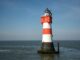 Mit Hooksiel, Fedderwardersiel, Wilhelmshaven und Bremerhaven bewerben sich vier Tourismusorte als neuer Standort für den maroden, denkmalgeschützten Leuchtturm «Roter Sand». (Archivbild)