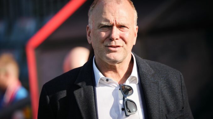Geschäftsführer Wolfgang Schwenke von Holstein Kiel Wolfgang Schwenke ist Geschäftsführer von Holstein Kiel.