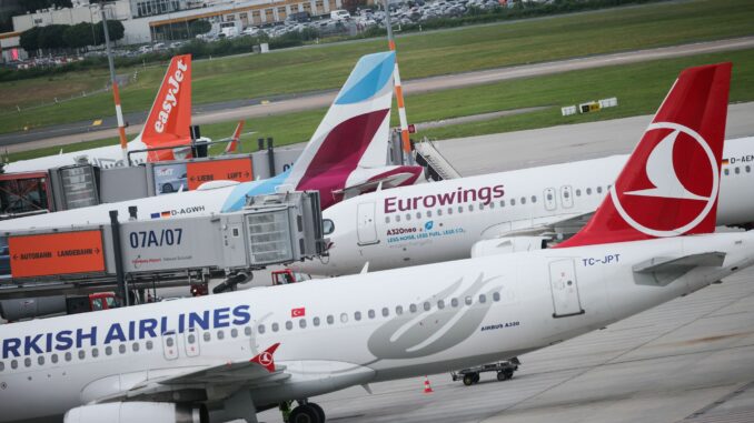 Hamburger Flughafen Der Hamburger Senat sieht die Entwicklung des Flughafens positiv. (Archivbild)