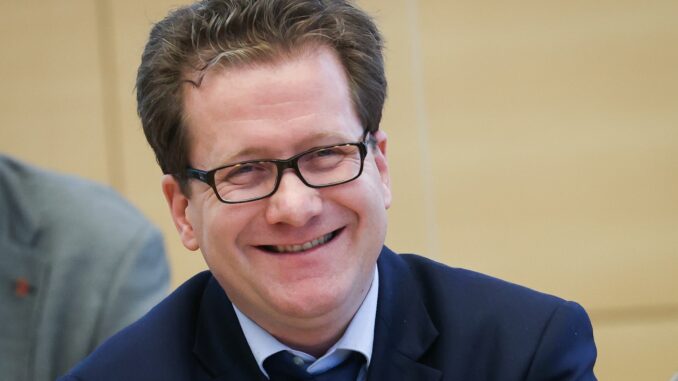 Der SPD-Bildungspolitiker Martin Habersaat Manchen Schüler freut es. SPD-Bildungspolitiker Martin Habersaat stört sich am Unterrichtsausfall. (Archivbild)
