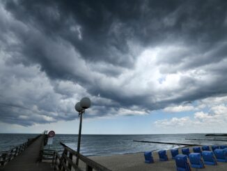 Kühl, unbeständig und windig: Das Wetter meint es über Pfingsten nicht besonders gut mit dem Norden. (Symbolbild)